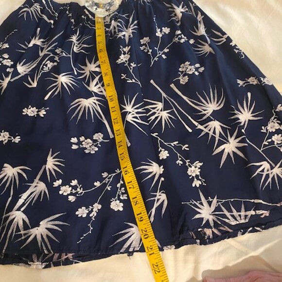 Abifel (European) Short (just above the knee) Skirt L/L+ in rich Navy/White - Picture 8 of 11